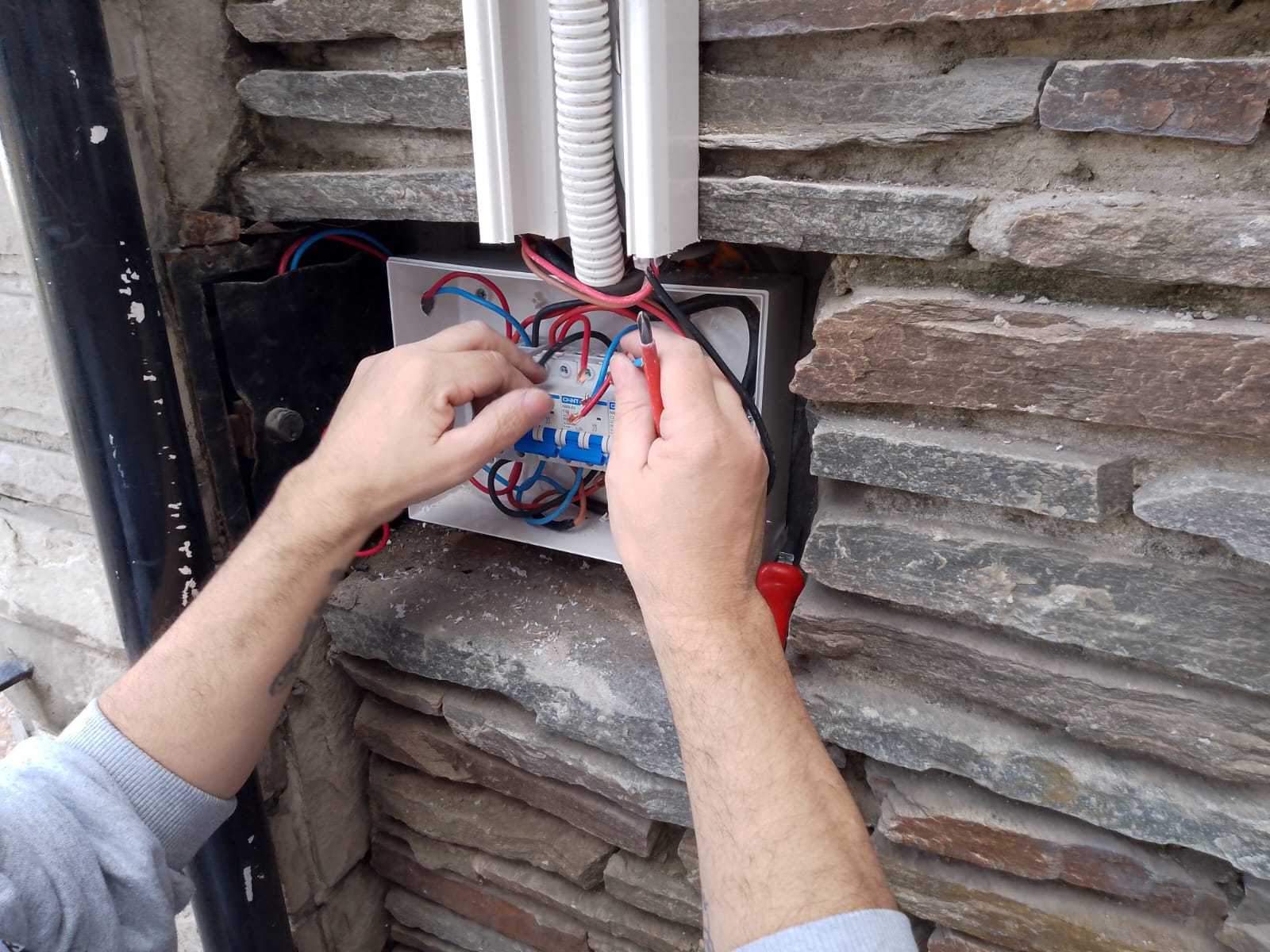 Mantenimiento eléctrico JAMAR